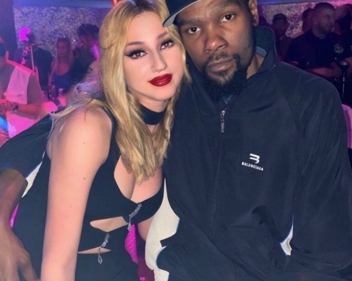 开云体育登录入口-杜兰特：我年收入6.9亿，詹姆斯：我8.8亿，他：麻烦让一让|凯文·杜兰特|篮坛|斯蒂芬·库里|莱昂内尔·梅西|克里斯蒂亚诺·罗纳尔多_新浪体育_新浪新闻