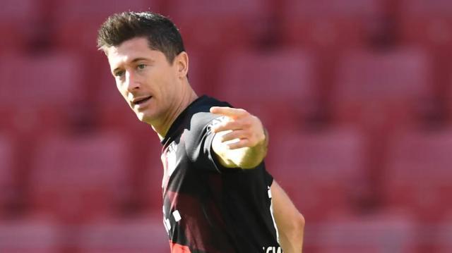 开云体育官方入口-演砸夺冠大戏不要紧，莱万进球与弗利克去留更重要