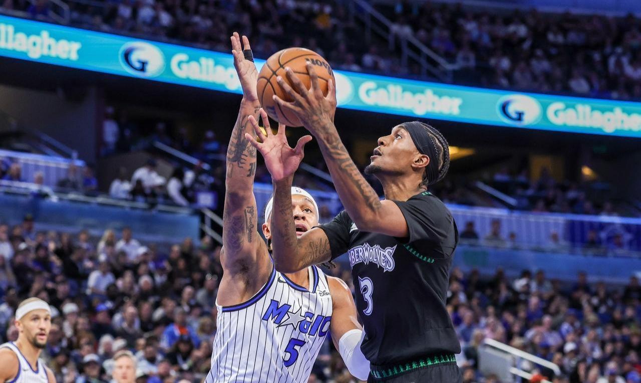 开云体育登录入口-爆大冷！7人上双掀翻西部劲旅：全场开心欢呼，直通季后赛仍有戏